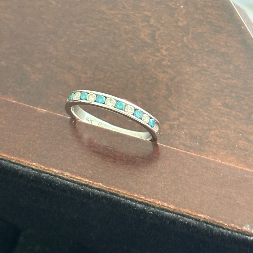 Elegant 14kt Gold Blue & White Diamond Ring